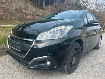 Usata Peugeot 208 Active 82 CV (60 kW) 2017 Nero Utilitaria