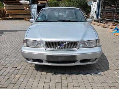 Usado Volvo V70 140 HP (102 kW) 2000 Prateado Carrinha