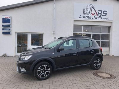 Gebraucht Dacia Sandero Celebration 90 PS (66 kW) 2019 Perlmuttschwarz metallic Kleinwagen