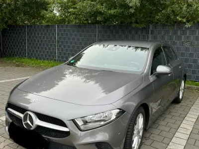 Gebraucht Mercedes A180 136 PS (100 kW) 2021 Grau Limousine