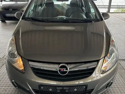 Używany Opel Corsa Innovation 87 KM (63 kW) 2011 Beżowy Sedan/Limuzyna