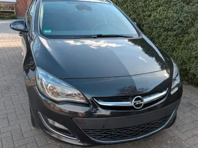 Gebraucht Opel Astra Exklusiv 140 PS (102 kW) 2015 Schwarz Kombi