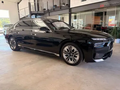 Gebraucht BMW 750e Sport Line 313 PS (230 kW) 2024 Schwarz Limousine