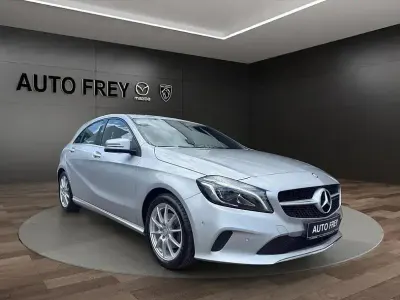 Gebraucht Mercedes A180 Urban 122 PS (89 kW) 2015 Silber Kleinwagen