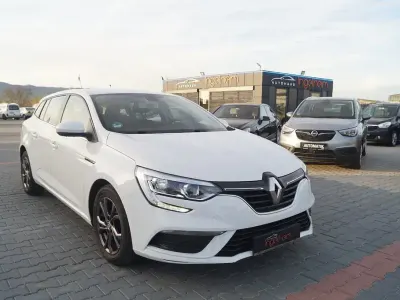Gebraucht Renault Mégane Play 101 PS (74 kW) 2018 Weiß Limousine