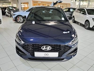 Neu Hyundai i30 Advantage 101 PS (74 kW) 2025 Blau Limousine