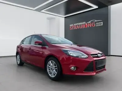 Używany Ford Focus Titanium 105 KM (77 kW) 2014 Czerwony Sedan/Limuzyna