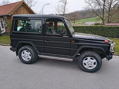 Second-hand Mercedes G230 122 CP (89 kW) 1996 Negru SUV