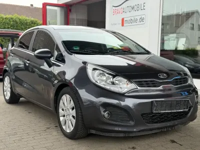 Gebraucht Kia Rio Platinum Edition 90 PS (66 kW) 2014 Grau Limousine