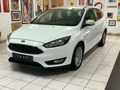 Używany Ford Focus Cool & Connect 125 KM (91 kW) 2018 Biały Sedan/Limuzyna