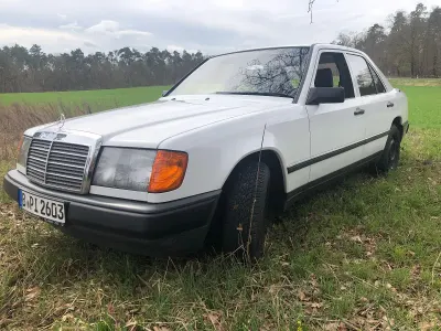 Gebraucht Mercedes E230 136 PS (100 kW) 1987 Weiß Limousine
