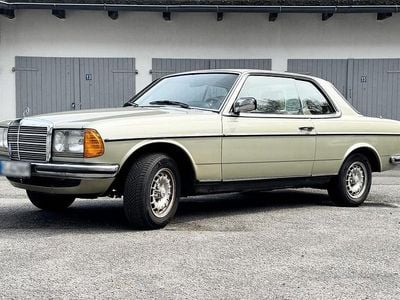 Usata Mercedes 230 136 CV (100 kW) 1983 Coupé