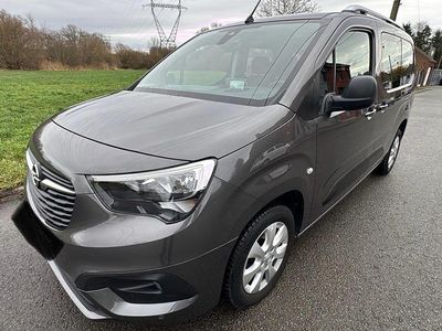 Grau Gebraucht 2020 Opel Combo Life Edition Van / Kleinbus | 20.740 € (Fairer Preis)