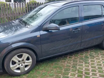Używany Opel Astra Innovation 116 KM (85 kW) 2009 Niebieski Kombi