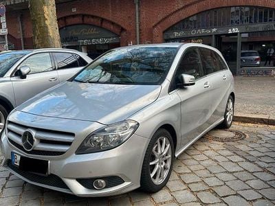 Gebraucht Mercedes B180 122 PS (89 kW) 2012 Silber Van / Kleinbus