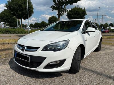 Weiß Gebraucht 2013 Opel Astra Selection Limousine | 4.900 € (Fairer Preis)