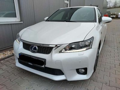 Lexus CT200h