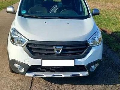 Gebraucht Dacia Lodgy Stepway 116 PS (85 kW) 2016 Weiß Van / Kleinbus