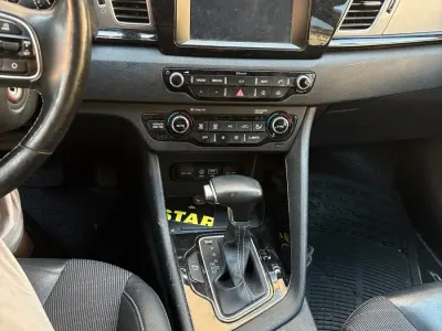 Gebraucht Kia Niro 160 PS (117 kW) 2017 Weiß SUV