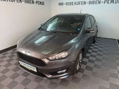 Używany Ford Focus ST-Line 125 KM (91 kW) 2017 Szary Sedan/Limuzyna