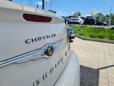 Usata Chrysler Sebring Cabriolet Limited 140 CV (102 kW) 2008 Bianco Cabrio