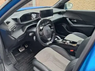 Gebraucht Peugeot 2008 GT 100 kW (136 PS) 2021 Blau SUV