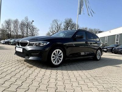 Gebraucht BMW 320 Advantage 190 PS (139 kW) 2020 Black sapphire (metallic) Kombi