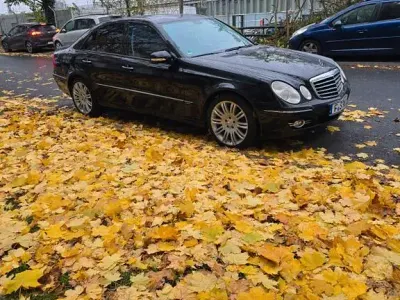 Gebraucht Mercedes E220 Avantgarde 170 PS (125 kW) 2006 Schwarz Limousine