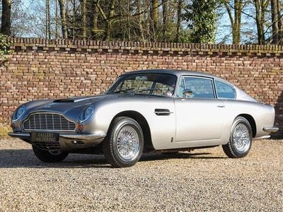 Second-hand Aston Martin DB6 286 CP (210 kW) 1968 Gri