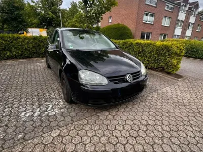 Gebraucht VW Golf V 105 PS (77 kW) 2004 Schwarz Kleinwagen