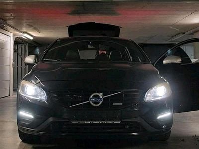 Second-hand Volvo V60 R-Design 215 CP (158 kW) 2015 Negru Break