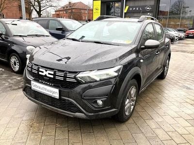 Gebraucht Dacia Sandero Expression 90 PS (66 kW) 2023 Blackpearlmet. Limousine