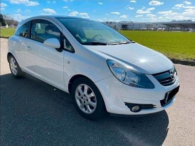 Weiß Gebraucht 2010 Opel Corsa Kleinwagen | 2.300 €