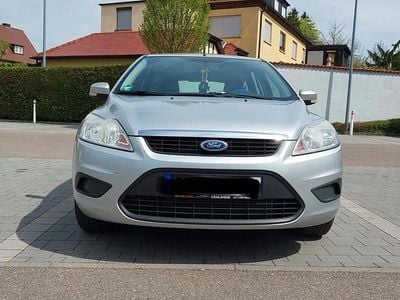 Silber Gebraucht 2010 Ford Focus Kombi | 2.200 € (Fairer Preis)