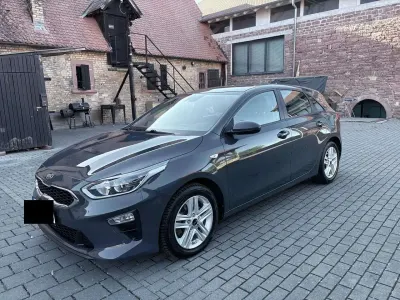 Używany Kia Ceed Vision 99 KM (72 kW) 2019 Szary Hatchback