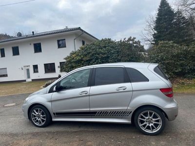 Mercedes B200