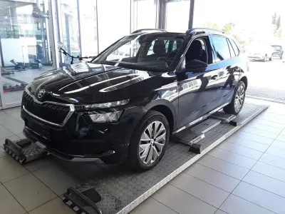Używany Skoda Kamiq Tour 110 KM (80 kW) 2022 Czarny SUV