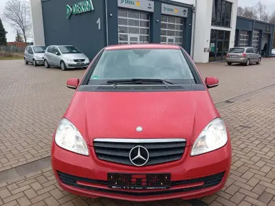 Gebraucht Mercedes A160 Avantgarde 95 PS (69 kW) 2011 Rot Kleinwagen