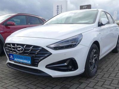 gebraucht Hyundai i30 Trend 1.5T,MilHyb.Navi,LED,PDC v+h,Sitzh,Kam