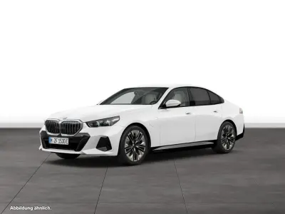 Gebraucht BMW 550e Comfort Edition 489 PS (359 kW) 2025 Limousine