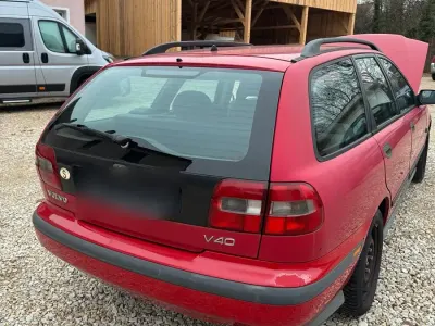 Usata Volvo V40 115 CV (84 kW) 1997 Rosso Station wagon