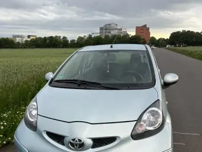 Gebraucht Toyota Aygo 68 PS (50 kW) 2005 Blau Kleinwagen