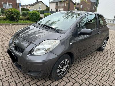 Gebraucht Toyota Yaris 69 PS (50 kW) 2009 Grau Kleinwagen
