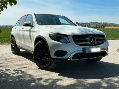 Używany Mercedes GLC250 204 KM (150 kW) 2017 Biały SUV