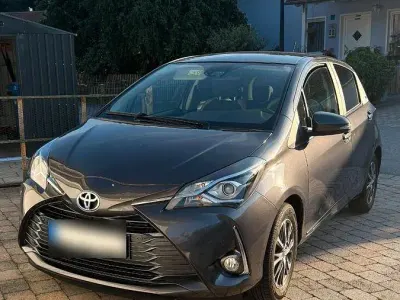 Gebraucht Toyota Yaris Team 111 PS (81 kW) 2020 Grau Kleinwagen