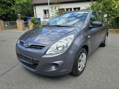 Gebraucht Hyundai i20 77 PS (56 kW) 2011 Grau Kleinwagen