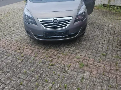 Gebraucht Opel Meriva 100 PS (73 kW) 2010 Braun Van / Kleinbus