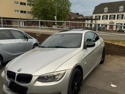 Gebraucht BMW 320 184 PS (135 kW) 2010 Grau Coupé