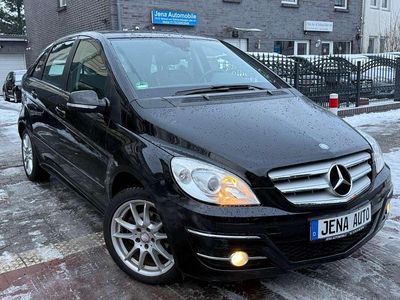 Kosmosschwarz Gebraucht 2011 Mercedes B180 Sport Van / Kleinbus | 7.700 € (Fairer Preis)