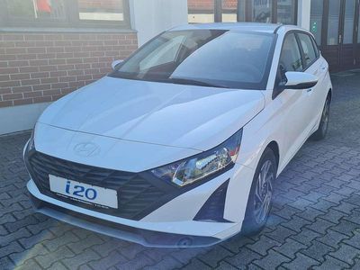 Neu Hyundai i20 Comfort 84 PS (61 kW) 2025 Atlas white Limousine